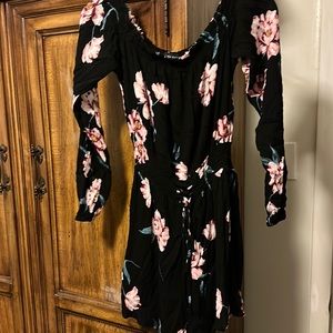 Kendall and Kylie long sleeve romper Small